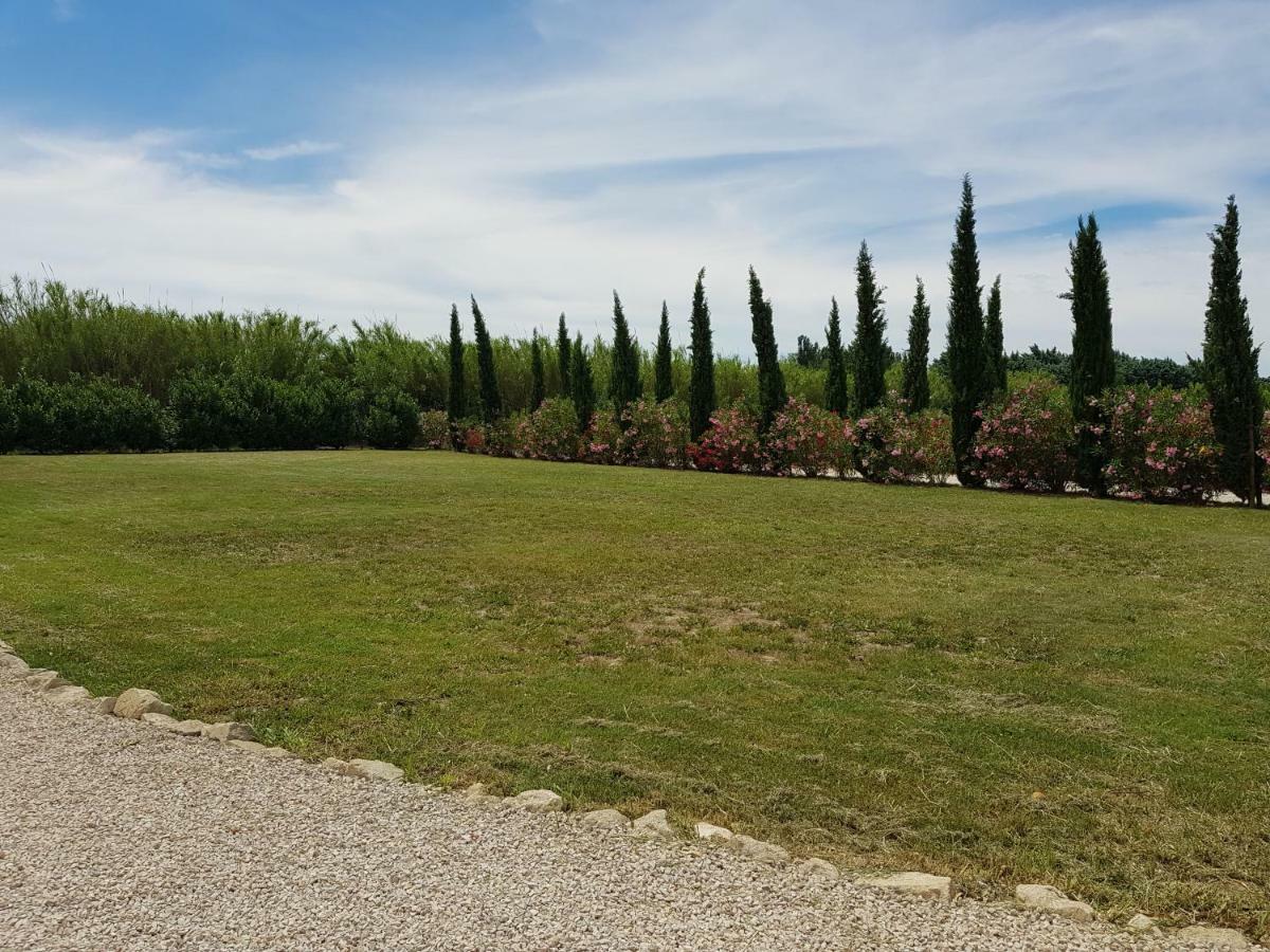 Le Mas Saint Jean Mézoargues Dış mekan fotoğraf
